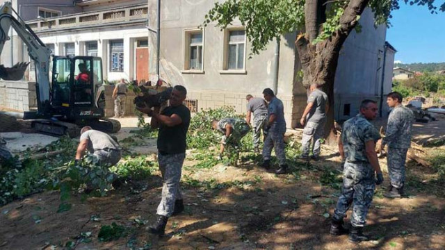 Българските военни ще помага на населението в пострадалите от наводненията