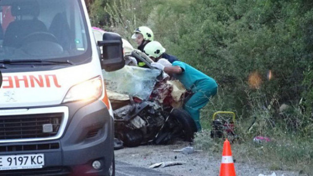 Тежък пътен инцидент край Гоце Делчев 18 годишен младеж загина след
