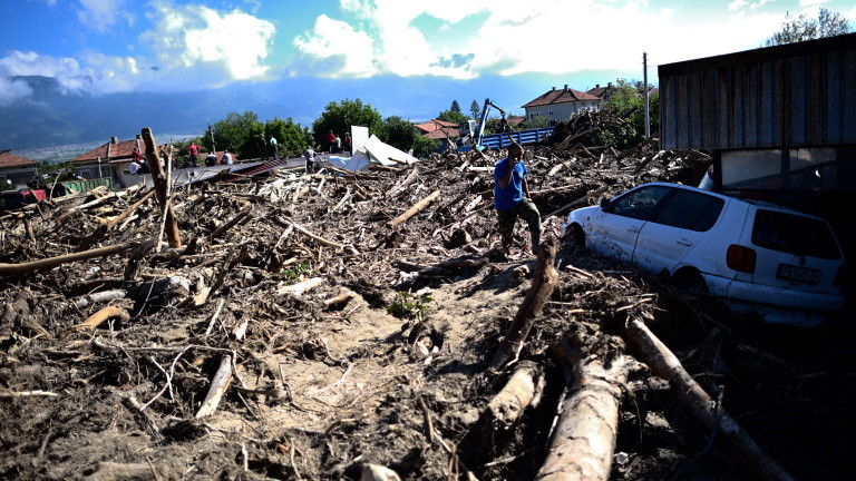 Хората в наводнените карловски села са пред епидемиологичен взрив, съобщават