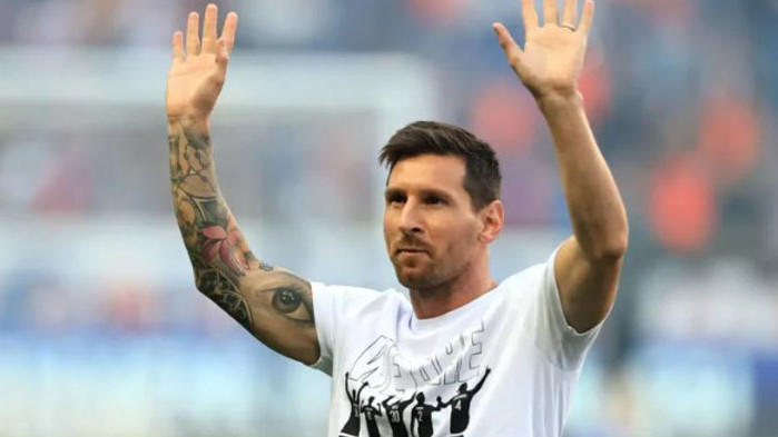 Аржентинската звезда Лео Меси няма да бърза с решението за