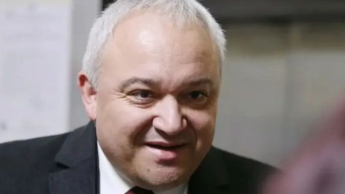 Проверката за полицейски чадър над Семерджиев, обхваща вече и ръководните кадри в МВР