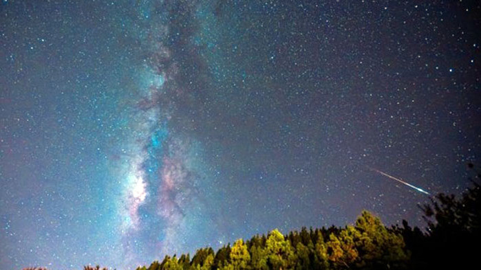 Повече от 200 души съобщиха, че са видели загадъчно огнено