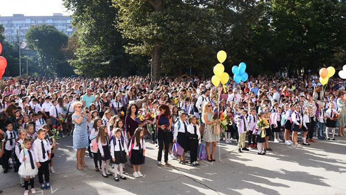 Близо 37 000 ученици от Варна започнаха новата учебна година