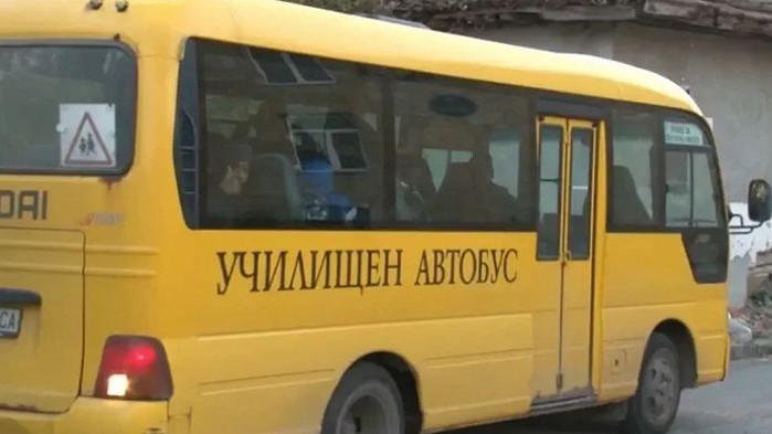 Училищните автобуси и фирмите, извършващи превоз на деца и ученици