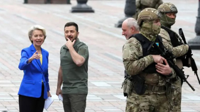 Председателят на ЕК посети Киев и поздрави Украйна за военните ѝ успехи