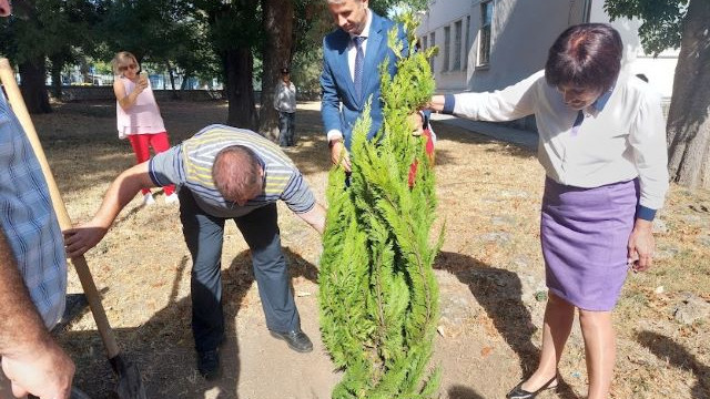 Истински празник бе откриването на учебната година в ОУ "Христо Ботев" във Варна