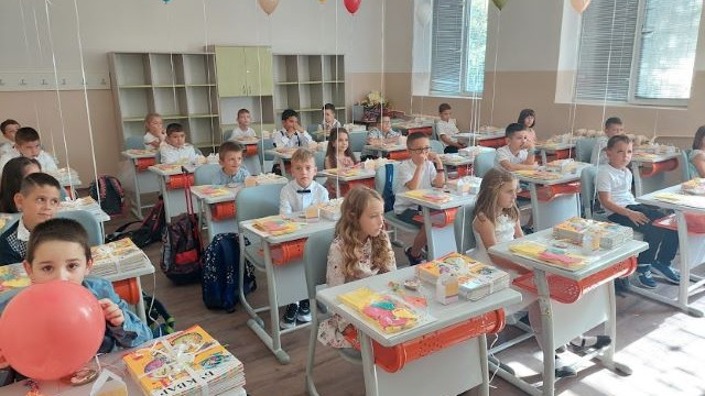 Истински празник бе откриването на учебната година в ОУ "Христо Ботев" във Варна
