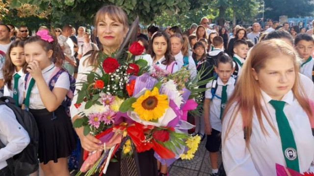 Истински празник бе откриването на учебната година в ОУ "Христо Ботев" във Варна