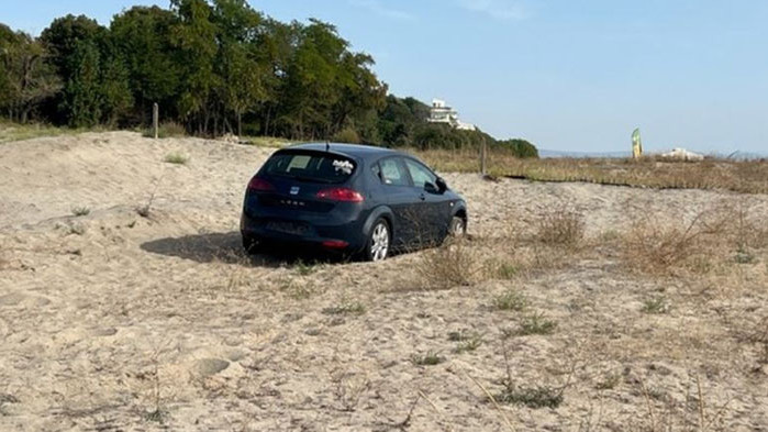 Дрогиран шофьор се заби на плажа в опит да избяга от полицията