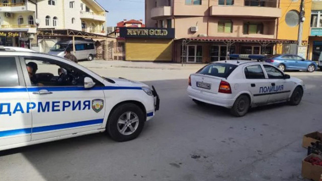 Мащабна операция в Пазарджик Полиция жандармерия НАП и трудови власти