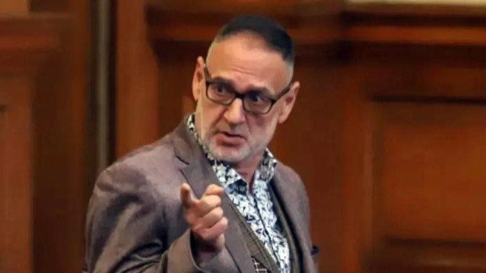 От Фейсбук профила на Любен Дилов-син В новата песен на