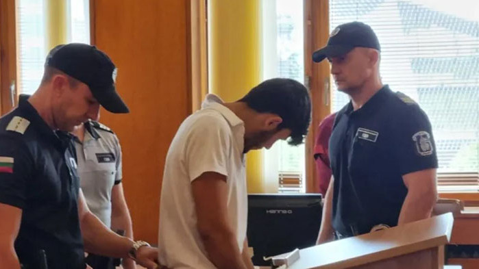 Сириецът, убил двама полицаи в Бургас с претъпкан рейс с мигранти, се оказа пълнолетен