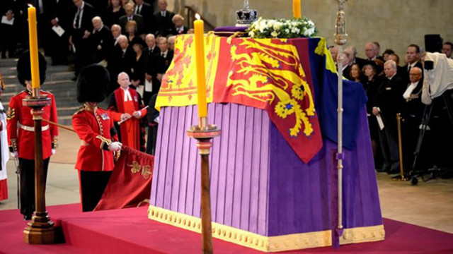 Кралицата е направила някои корекции в плановете за погребението си Британската