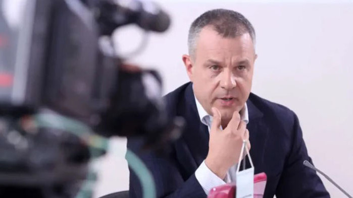 Директорът на БНТ Емил Кошлуков отговори на обвиненията, че националната