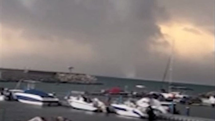 Поморийци смятат, че торнадо преминало през града по време на