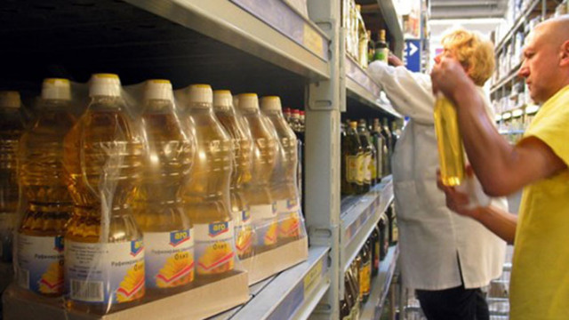Цените на основни хранителни продукти продължават да пълзят нагоре Слънчогледовото олио