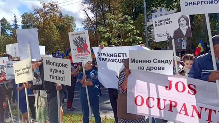 Хиляди на протест в Молдова, заменят правителството и президента за дърва (ВИДЕО)