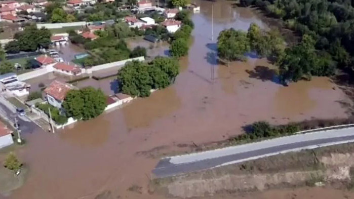 От днес започва и изплащането на помощите на хората в