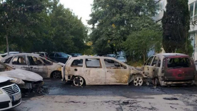 Колата на зам.-председател на Общинския съвет във Варна и още няколко изгоряха като факли (СНИМКИ)