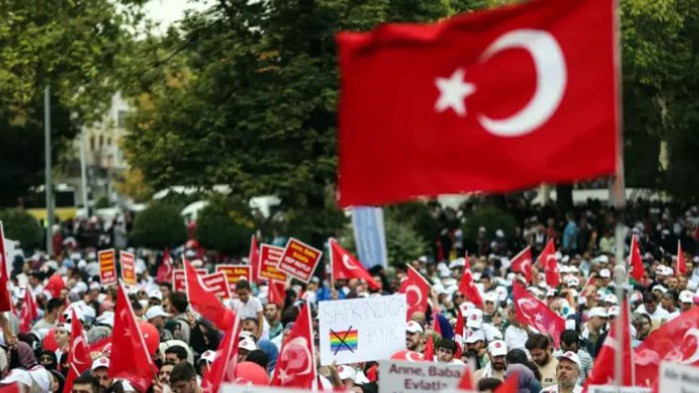 Хиляди излязоха на протест в Истанбул с искане организациите, защитаващи