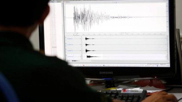 Земетресение с магнитуд 7 5 удари крайбрежието на западно Мексико Това са съобщили
