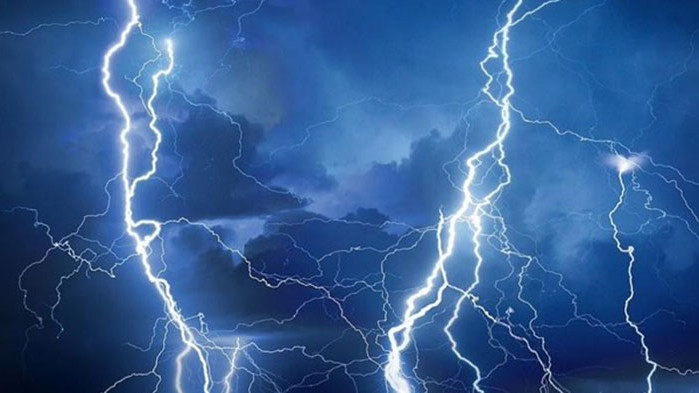 Най-малко 21 души са загинали на различни места в източния