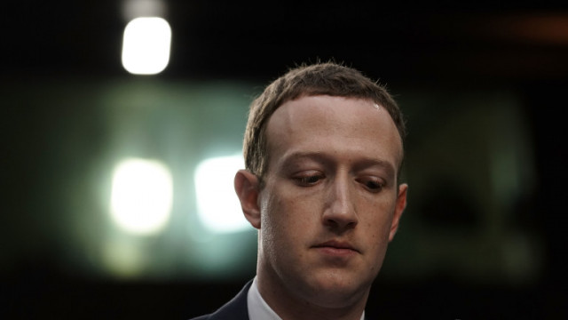 Шефът на Facebook със $70 милиарда по-беден от началото на годината досега