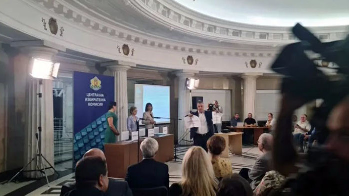 Настояваме декларациите да се попълват лично само и единствено в