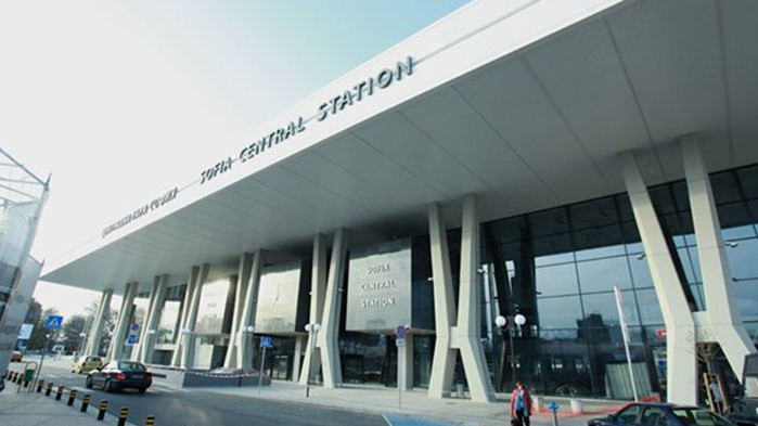 Влакове не могат да излязат от Централна гара София