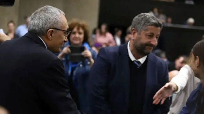 Култът към Костов, като повтарящо се венерическо заболяване, поразява градското дясно
