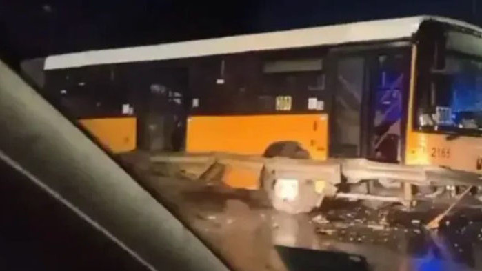 Катастрофа с автобус на "Цариградско шосе" в София