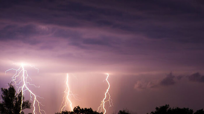 Мълния души в София, а един е в болница. Трагедията
