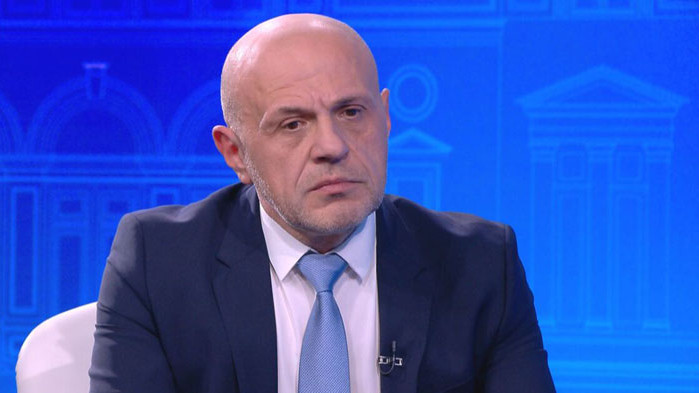 Кризата с публичните финанси е на преден план, тя трябва