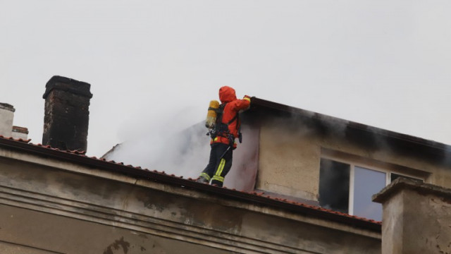 Пожар пламна в жилищна сграда в София Хората са напуснали