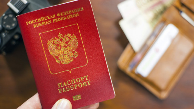 Русия спира издаването на международни паспорти на мобилизирани граждани  съобщава Франс