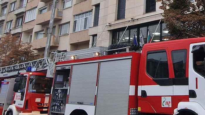 Пожар е избухнал в Средношколското общежитие в Русе. Сигналът е