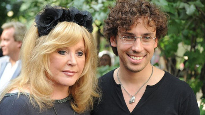 Народната артистка на СССР певицата Алла Пугачова е напуснала Русия