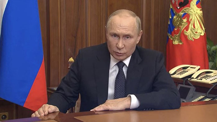 Руският президент Владимир Путин призова вчера грешките, допуснати при частичната