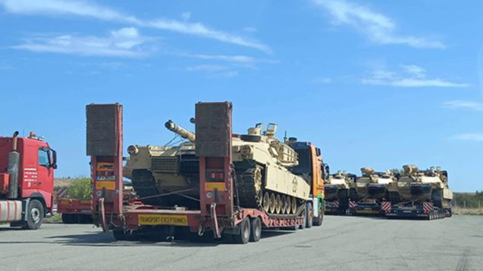 Десетки танкове по АМ "Марица" стряскат пътуващи (СНИМКИ)