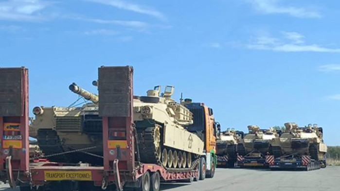 Десетки танкове по АМ "Марица" стряскат пътуващи (СНИМКИ)