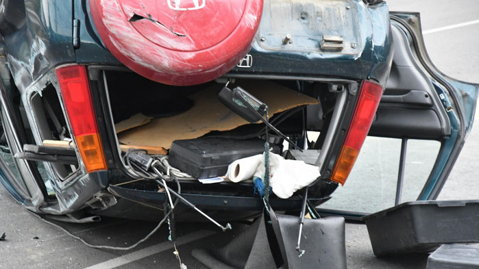 Двама са загинали, а шестима са ранени при катастрофата край