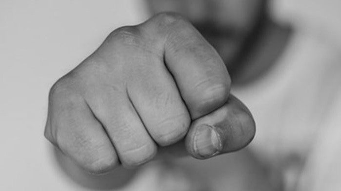 44-годишен мъж преби баща си и го заплаши с убийство