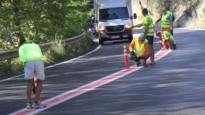 Шофьорът на НСО, който бе заснет да избутва коли от