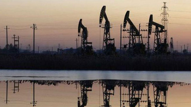 Петролът продължава да поскъпва след решението на ОПЕК+ за намаляване на добивите