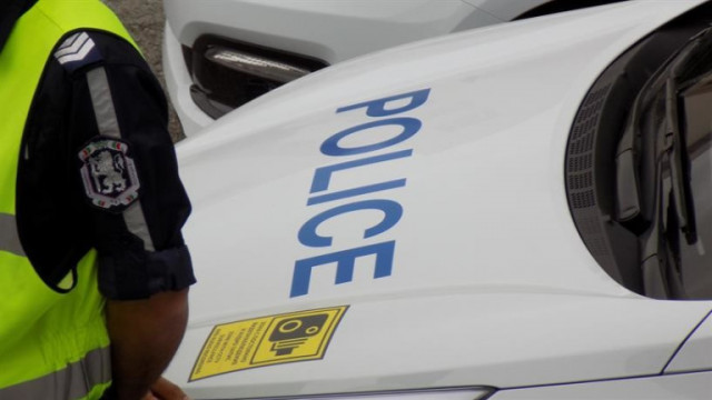 Двама служители на полицията в Своге са наказани дисциплинарно съобщиха