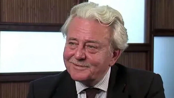 Бойко Борисов е износен политик. И той трябва да го