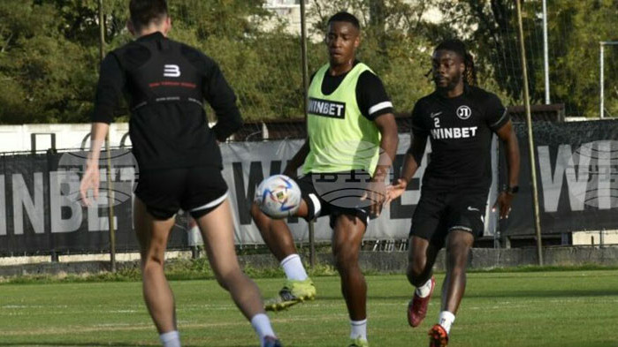 Представителният отбор на Локомотив (Пловдив) продължава с подготовката си за гостуването