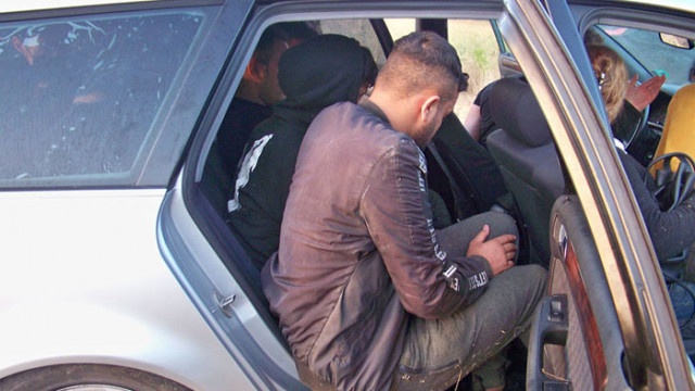 Полицаи заловиха четирима мигранти край Казичане тази сутрин Мъжете