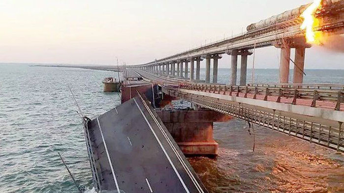 Трима души са загинали при днешната експлозия на Кримския мост.