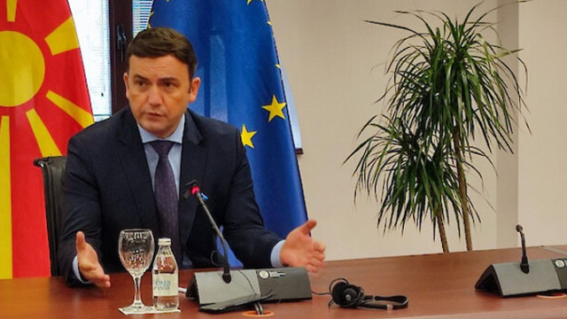 И македонският министър на външните работи Буяр Османи се включи